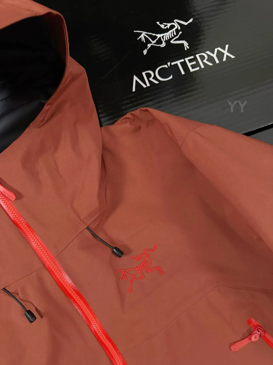 G 02 New Arrival Arcteryx B eta Series SL GORE-TEX Breathable 25SS New Arrival SL Lt ， Lt New Arrival ， ， ， Lt Yb 3D ， Tri-Durance ， Factory 📃 🔍 ， YKK ， ， ， 。 SL ， 。 bluesign@ N 38LGORE-TEX ， Wear-Resistant， 、 Breathable， 。 Storm Hood™ ， Water Tight™ ， ， ， 。 ，VISLON ， Velcro ， Zip-in， ARC TERYX BETA： 。 GORE-TEX： 、 、Breathable 。 ：Black Sizes：S-XXL ：112 116 120 124 128 ： 72 74 76 78 80 ：64.5 66 67.5 69 70.5 ：49.8 51 52.2 53.4 54.6